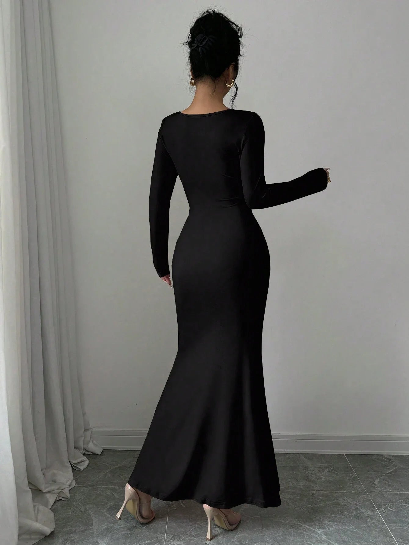 Vestido elegante retrô, gola quadrada, cor sólida