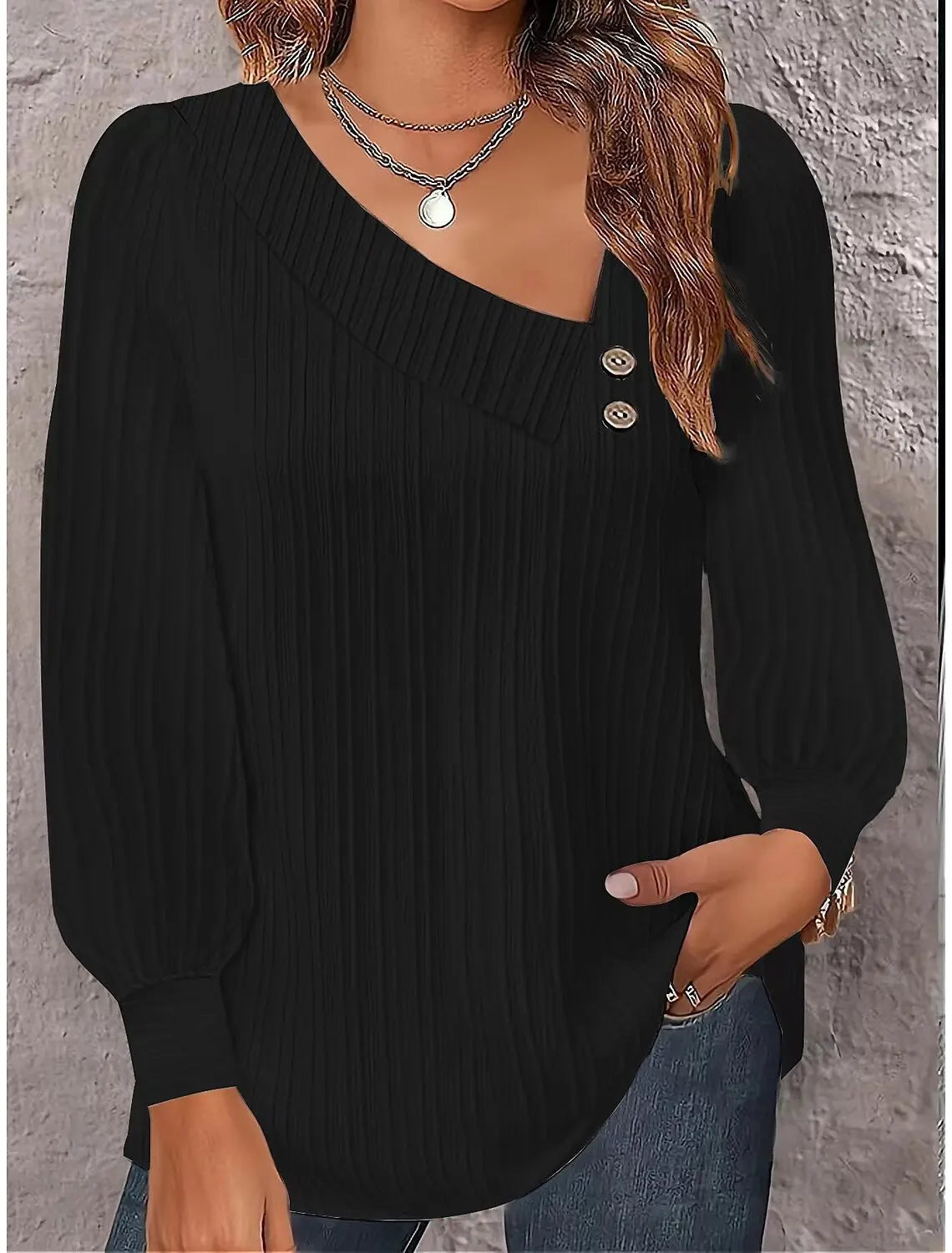 Blusa assimétrica decote V, manga longa canelada, botões