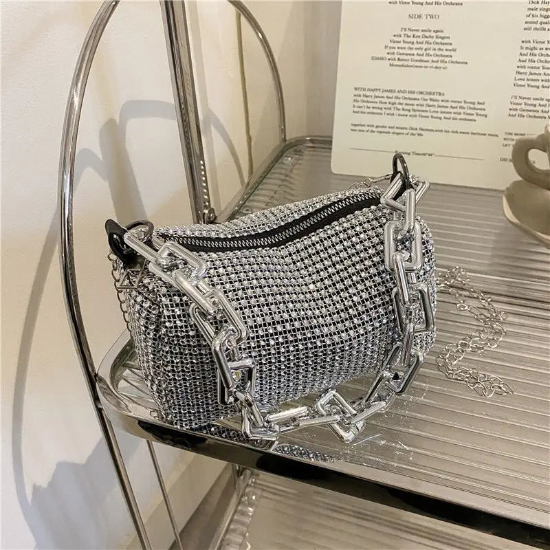 Mini bolsa bucket com strass, corrente glitter