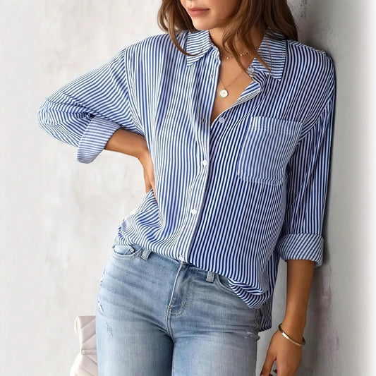 Camisa listrada, lapela e botões, manga longa, solta
