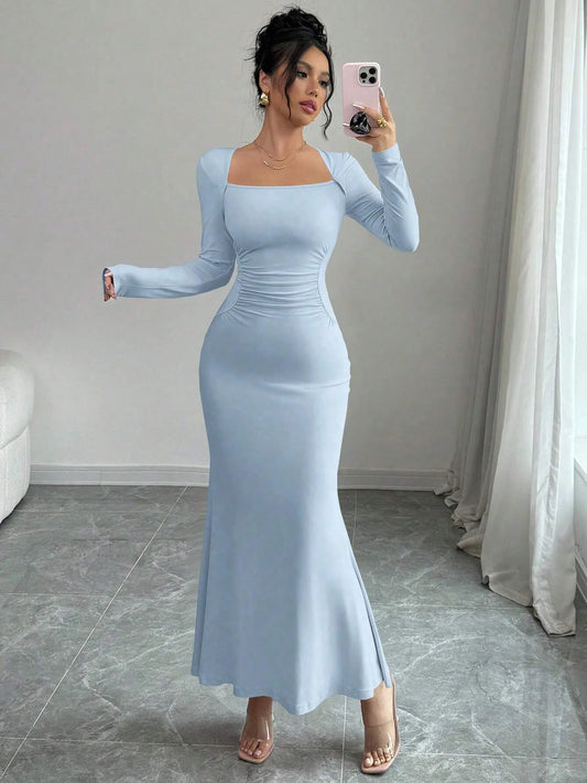 Vestido elegante retrô, gola quadrada, cor sólida